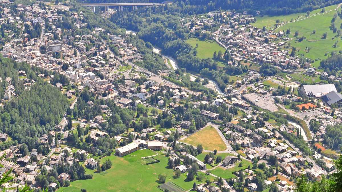 Courmayeur: La Perla delle Montagne ai Piedi del Monte Bianco