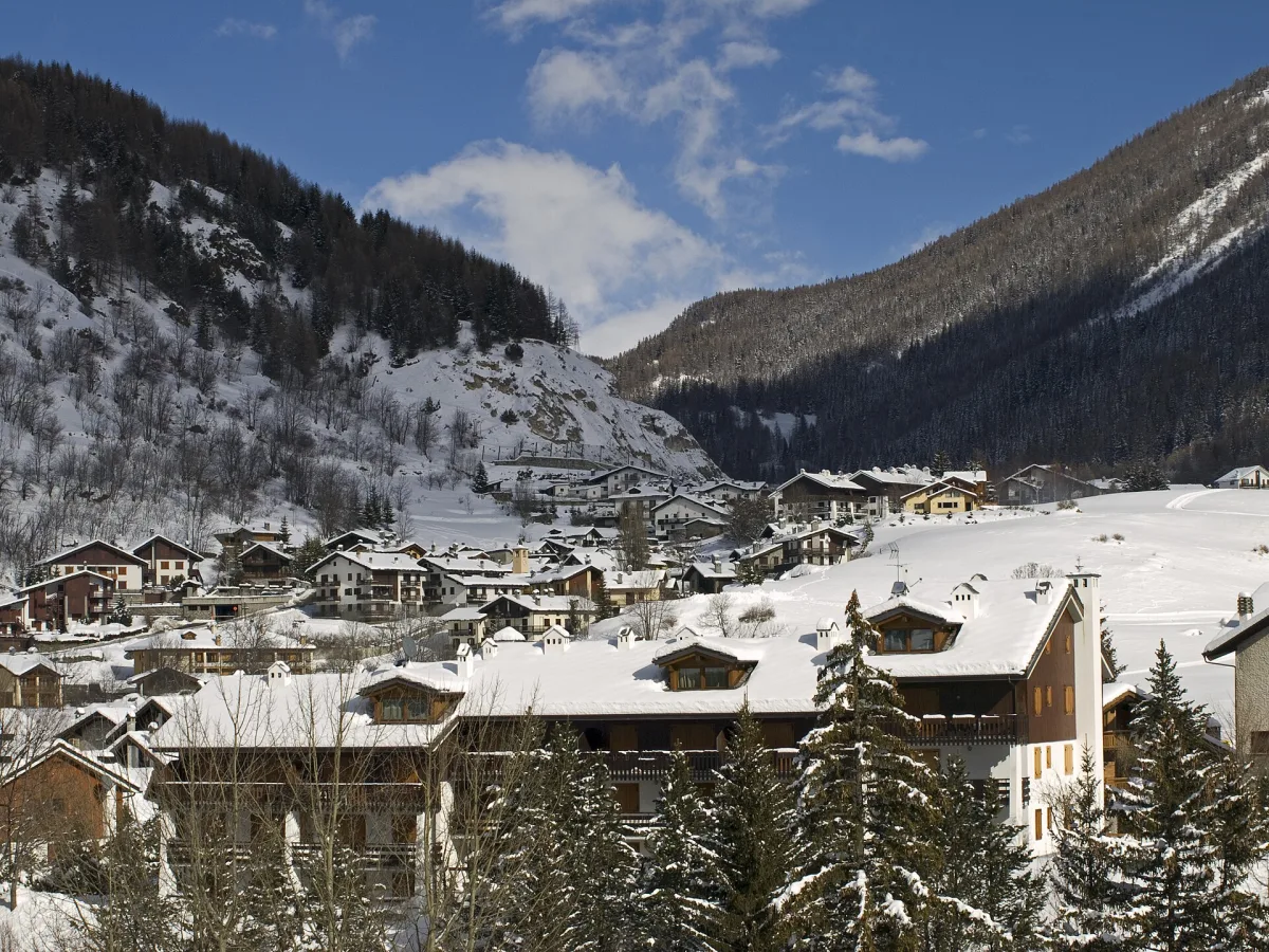 Guida Pratica per Arrivare a La Thuile: Scopri il Tuo Percorso Verso il Paradiso della Val d'Aosta