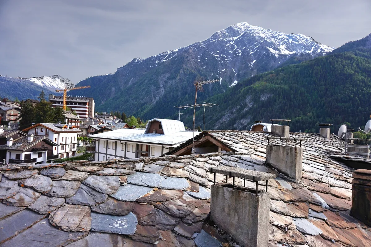 Guida Pratica per Raggiungere Pila, il Tuo Paradiso Innevato in Valle d'Aosta