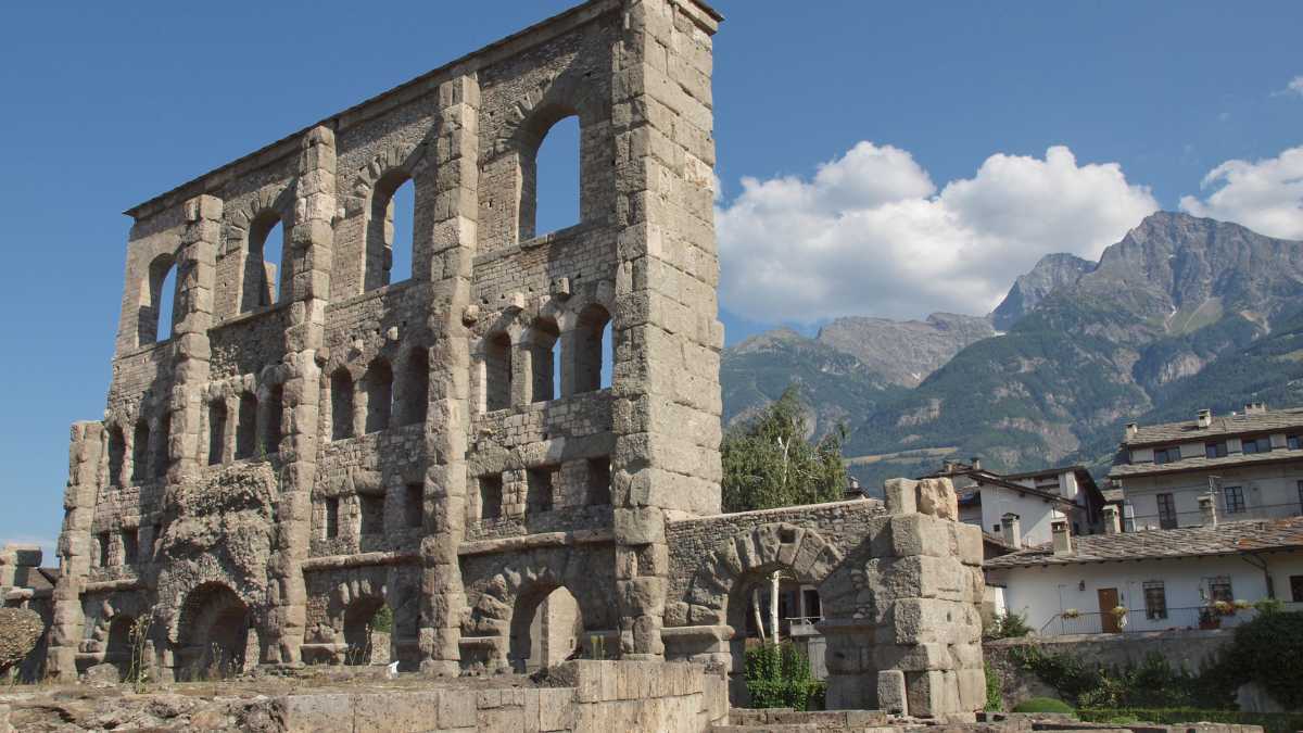 Aosta: La Perla della Montagna tra Storia e Sport