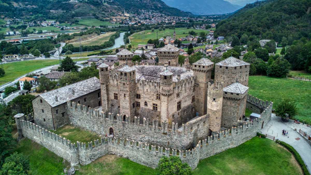Cosa vedere a Fénis: il gioiello medievale della Valle d'Aosta