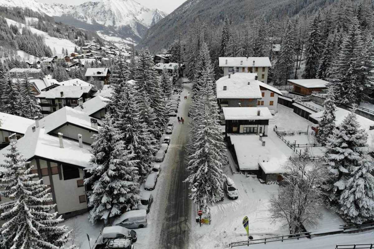 Autobus in transito verso Champoluc