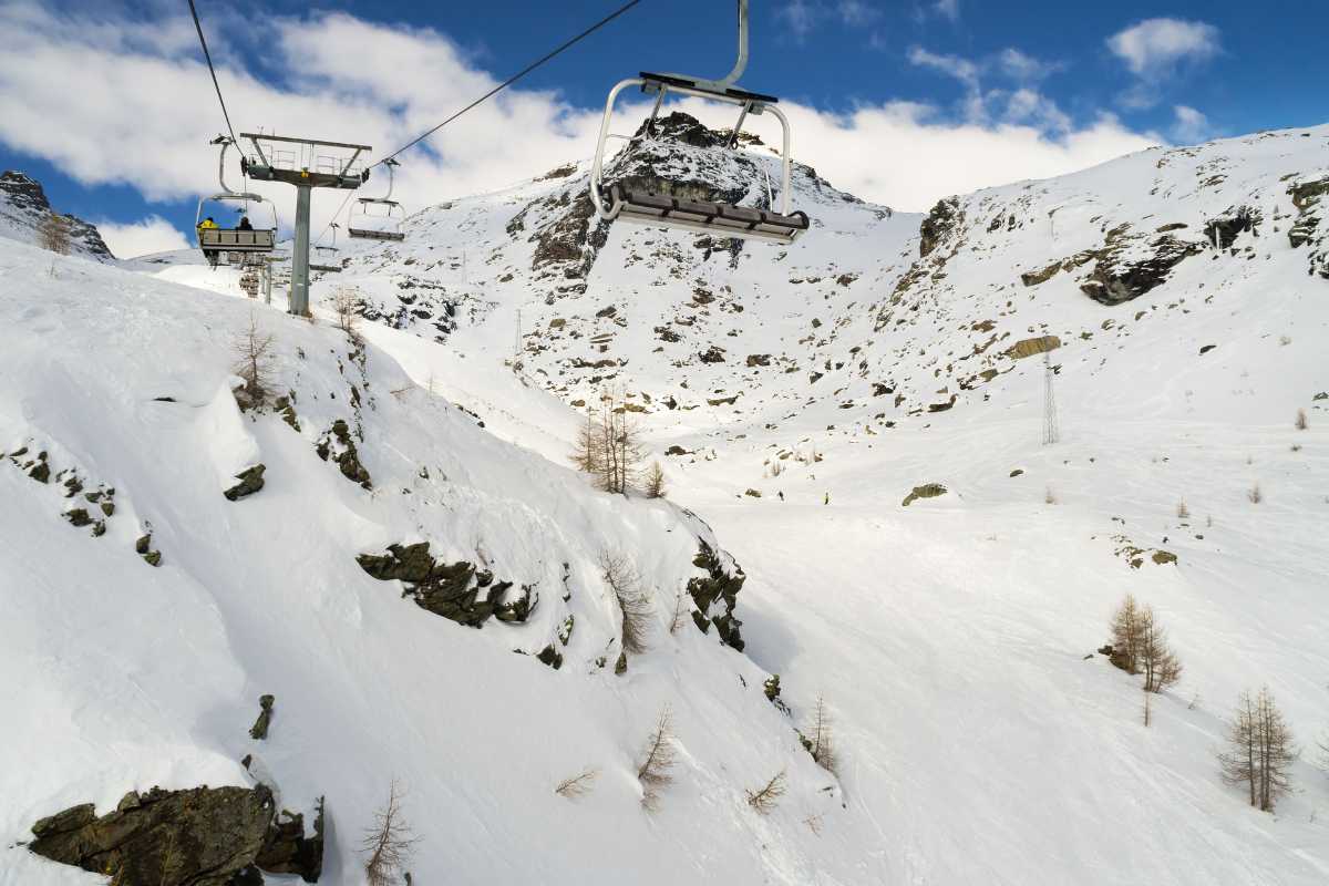 Ritratto di Gressoney-La-Trinité con le montagne circostanti