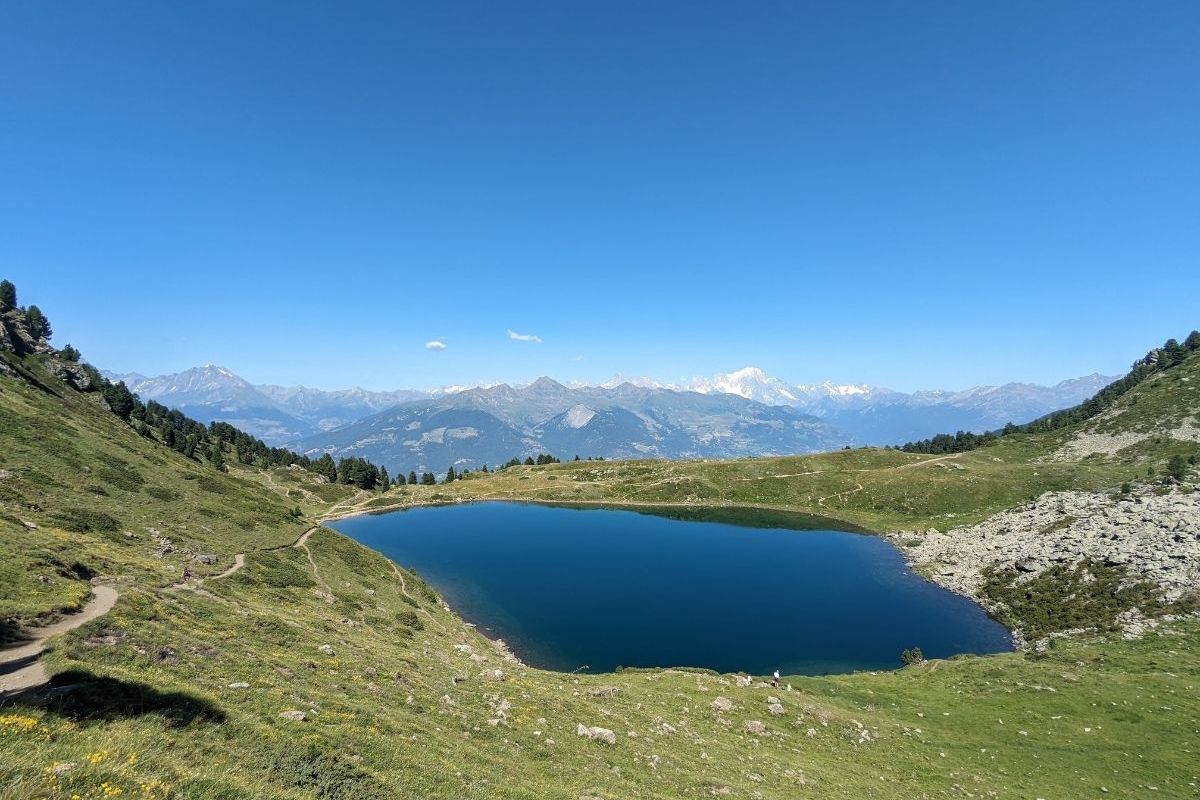Lago di Pila immerso nella natura