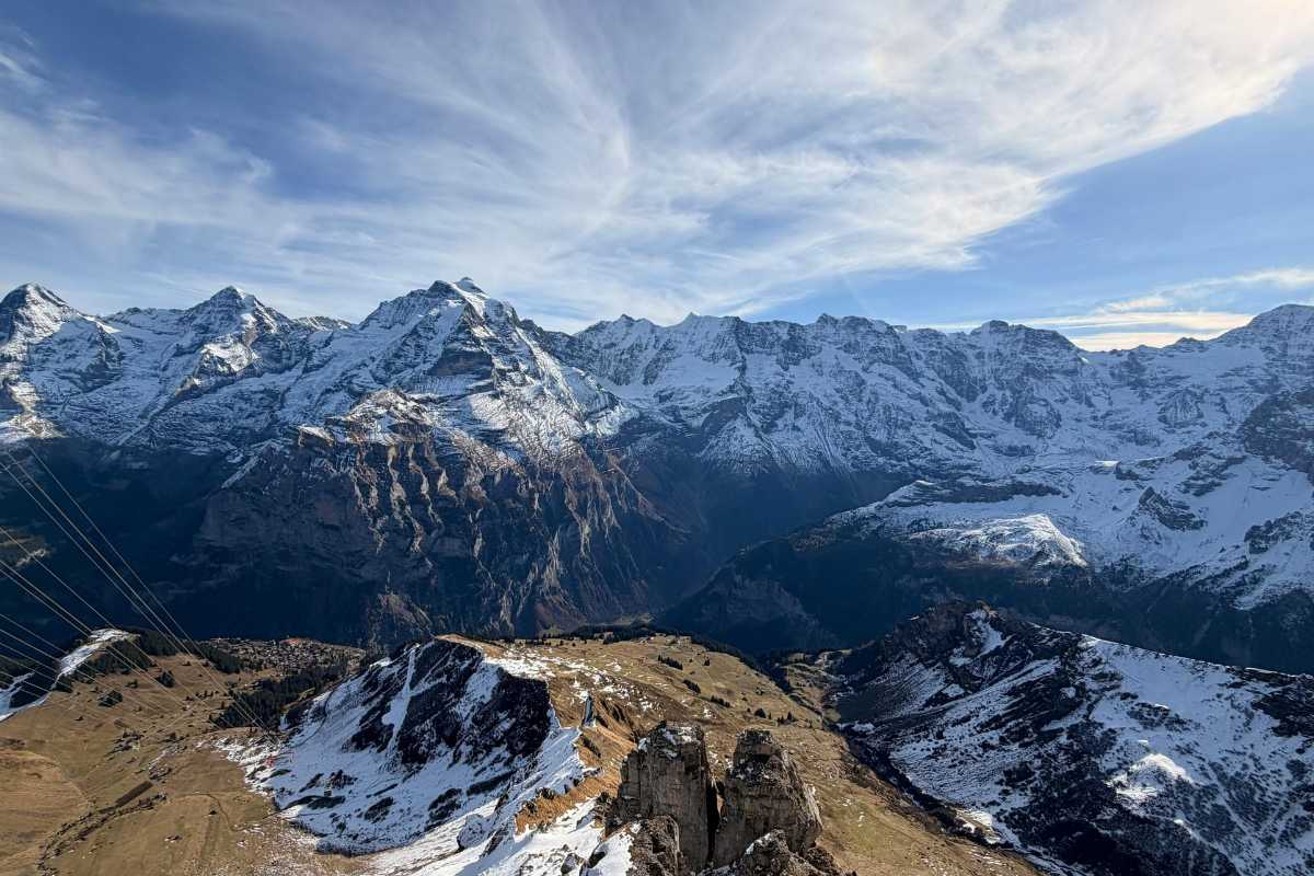 Vista panoramica di Courmayeur con il Monte Bianco sullo sfondo.