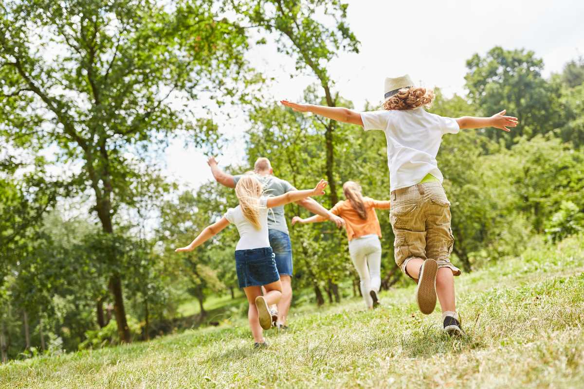 Bambini che giocano nei parchi di Saint-Vincent